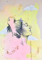 Kunstwerk von Sophie Drummer mit einer ruhigen Frauenzeichnung, eingebettet in sanfte Farbspritzer und Wolken. Inspiriert vom Gefühl innerer Geborgenheit.